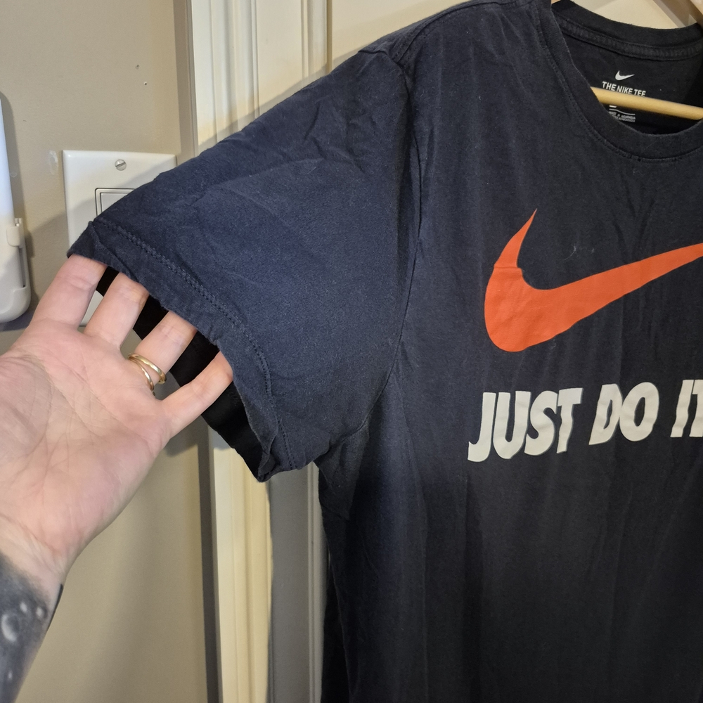 Nike Black T-Shirt with Red Swoosh 2974 - Picture 5 of 6